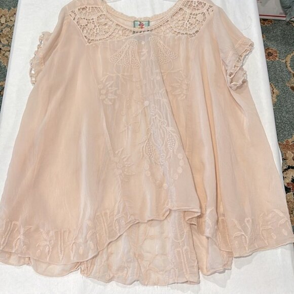 Johnny Was Short Sleeve Top Size XL Light Rose Color Embroidered - Picture 10 of 10
